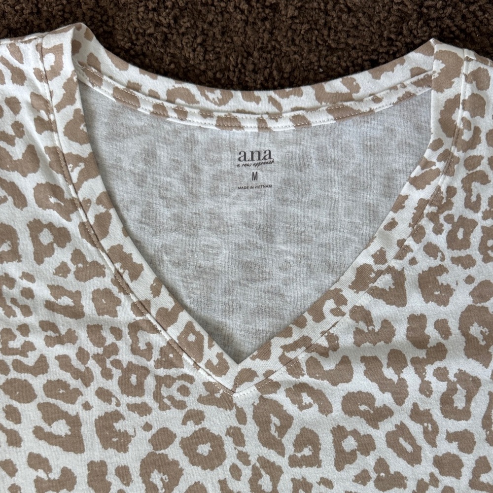 a.n.a Women's Beige Leopard Print V-Neck Tee - Picture 6 of 7